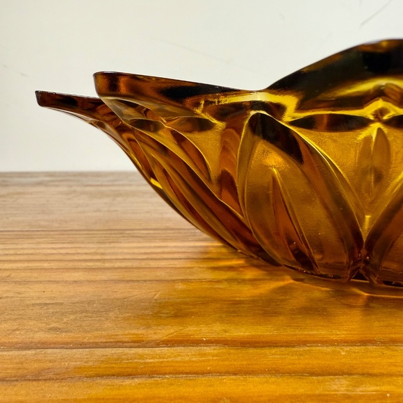 Vintage Federal Glass Petal Amber Bowl – 8" Sunflower Pressed Glass - Picture 6 of 14